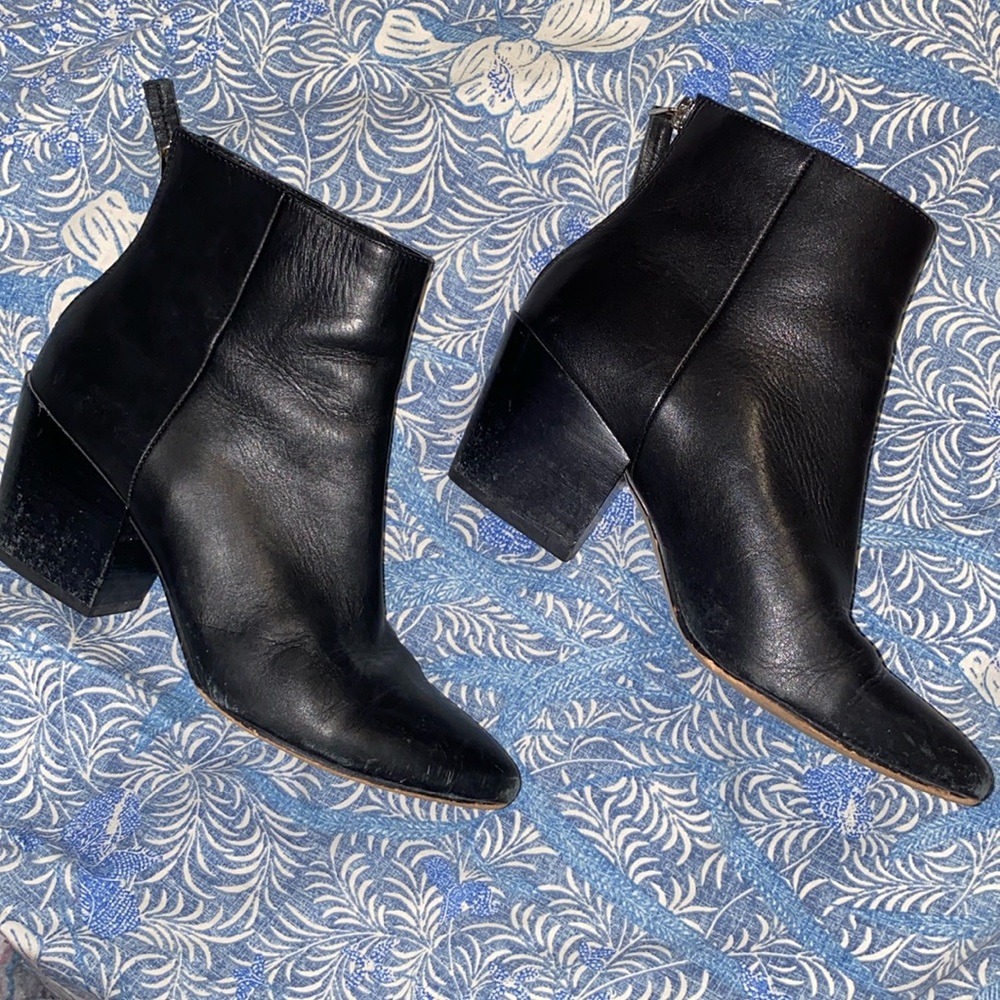 Dolce vita black leather heeled ankle boots, 6.5.